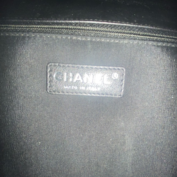 Chanel Jumbo Le Boy in Caviar Leather - Picture 7 of 12